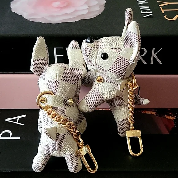 🆕️Luxury 🐕 White Doggie Damier azur Style Leather Novelty Keychain / Bag Charm - Picture 7 of 16